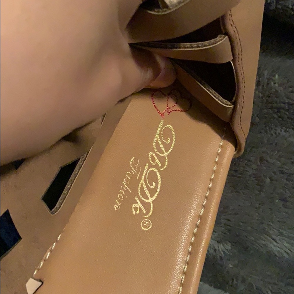 Tan gladiator sandals - Picture 6 of 6